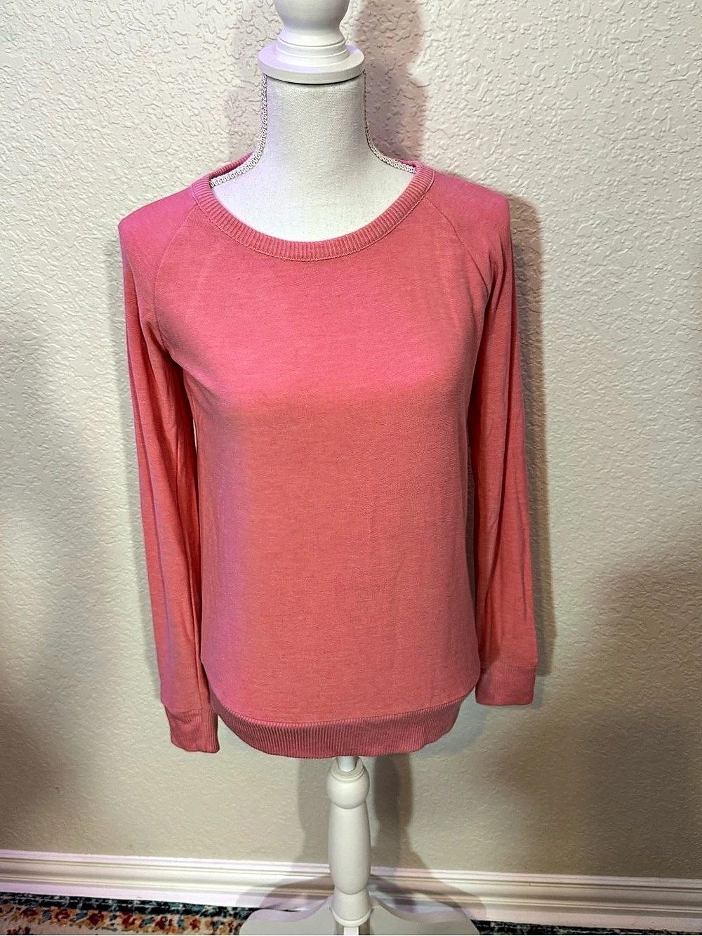 Chaser Long Sleeve Crewneck Sweater Crewneck Sweater Pink Size Medium NWT (B8)